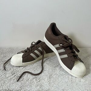 Adidas Superstars brown (10.5)